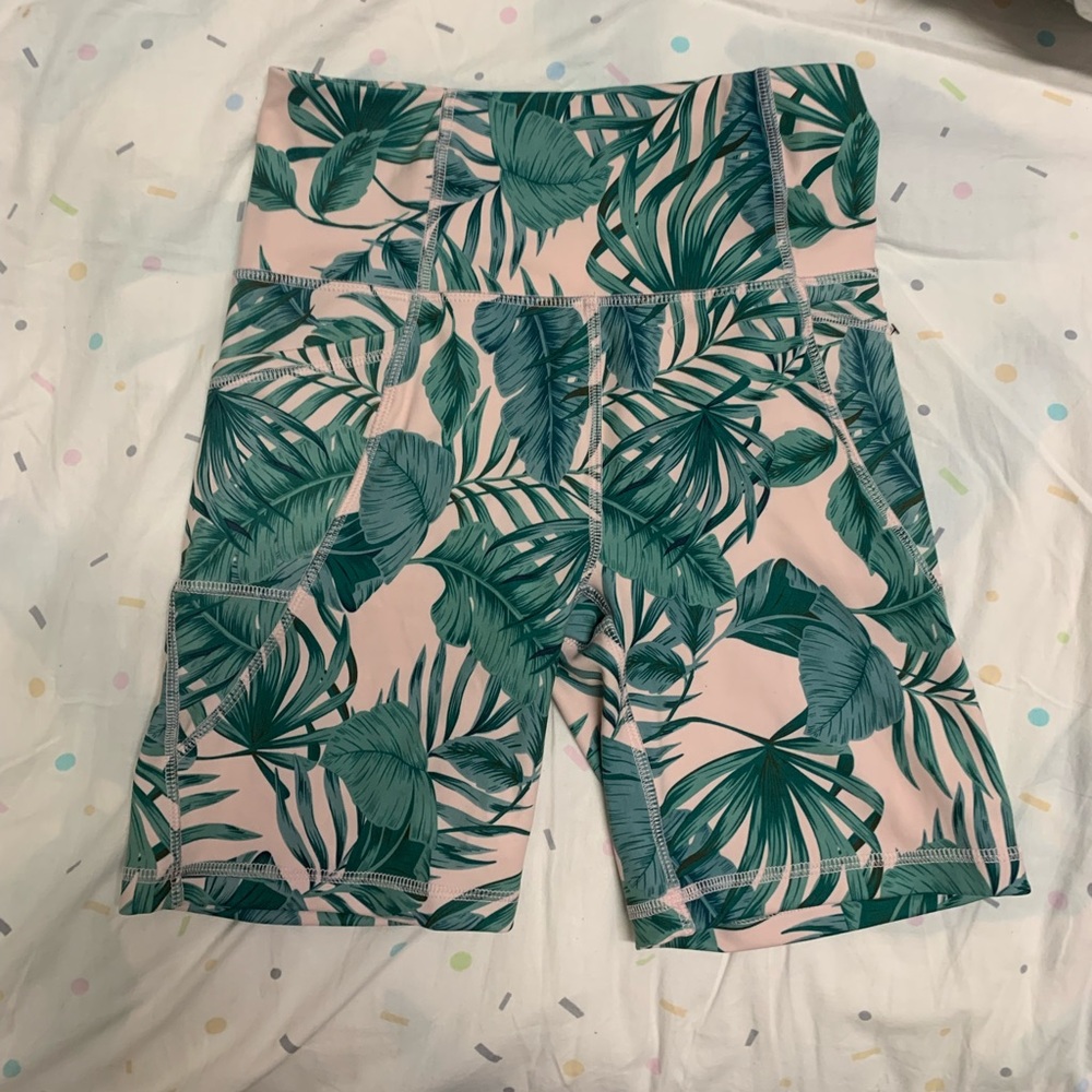 BIKER SHORTS WITH POCKETS